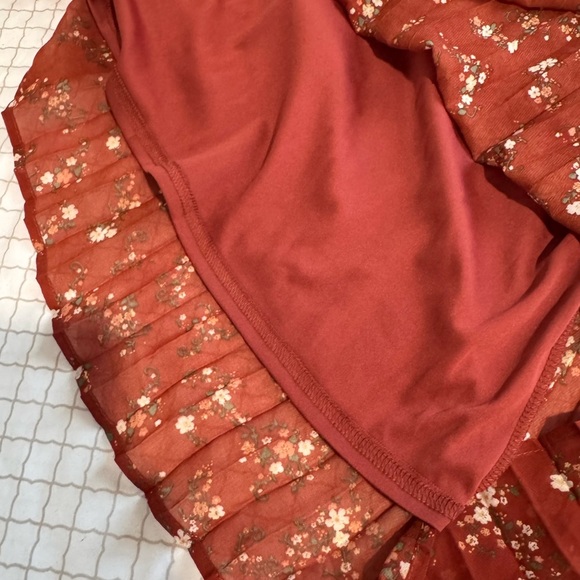 Elegant Long Sleeve Floral Dress in Red - Picture 9 of 10